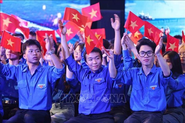 Чествование выдающихся и перспективных молодых вьетнамских лиц 2023 года hinh anh 2