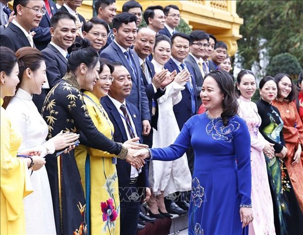 Исполняющая обязанности президента Вьетнама встретилась с членами Ассоциации молодых предпринимателеи hinh anh 1