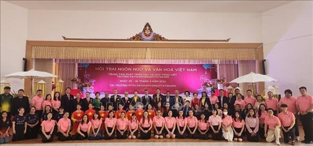 Впервые в Таиланде состоялся «лагерь вьетнамского языка и культуры» hinh anh 1