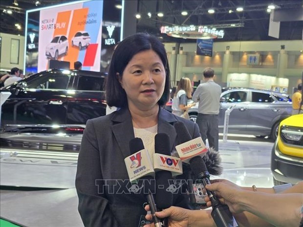 VinFast представляет обширныи модельныи ряд электромобилеи на выставке в Бангкоке hinh anh 1