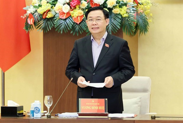 Председатель НС Выонг Динь Хюэ провел рабочую встречу с постоянным бюро парткома провинции Нгеан hinh anh 1