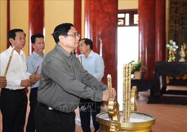 Премьер-министр Фам Минь Тьинь провел инспекцию и направил указания по решению неотложных вопросов на Фукуоке hinh anh 2