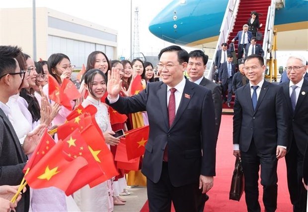 Председатель НС Вьетнама прибыл в Пекин, начав официальныи визит в Китаи hinh anh 1