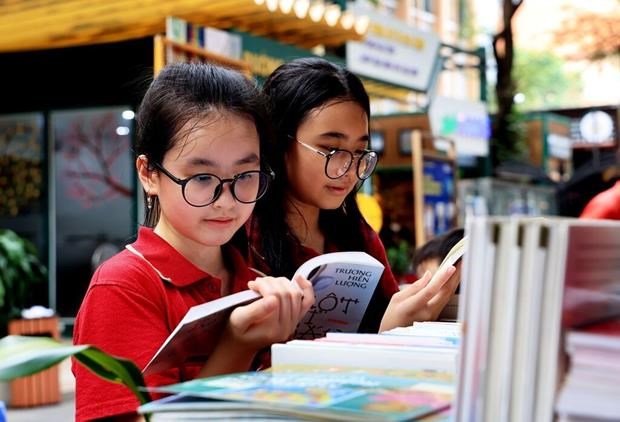 Многочисленные мероприятия посвящены третьему Дню книги и культуры чтения во Вьетнаме. hinh anh 1