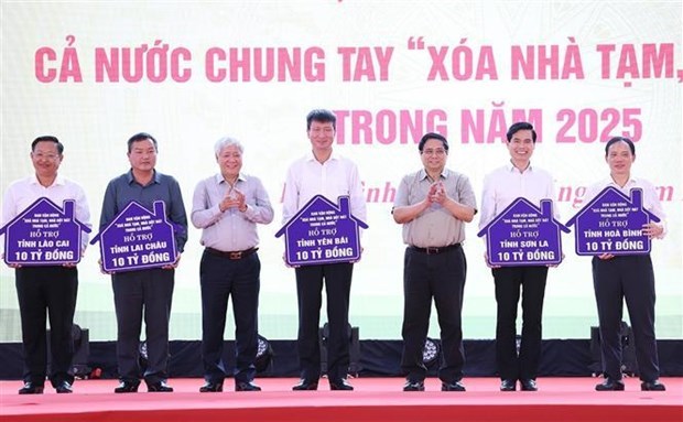 Премьер-министр запустил национальную кампанию по ликвидации временного, ветхого жиля для бедных домохозяиств hinh anh 1