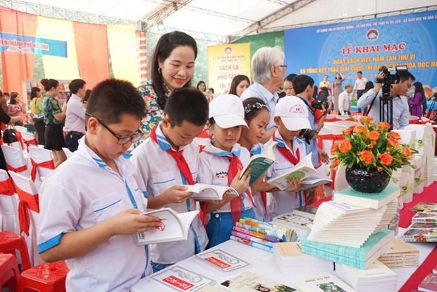 Организация Вьетнамского дня книг и культуры чтения в Ханое hinh anh 1