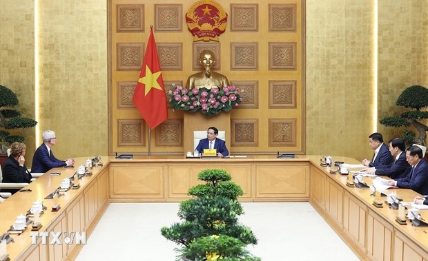 Премьер-министр Фам Минь Тьинь принял генерального директора компании Apple hinh anh 2