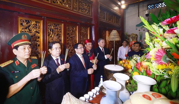 Премьер-министр принял участие в церемонии, посвященная памяти легендарных предков Вьетнама hinh anh 2
