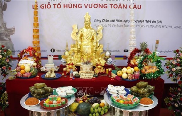 Зарубежные вьетнамцы в Лаосе, Франции, Израиле отметили День поминовения королеи Хунгов hinh anh 1