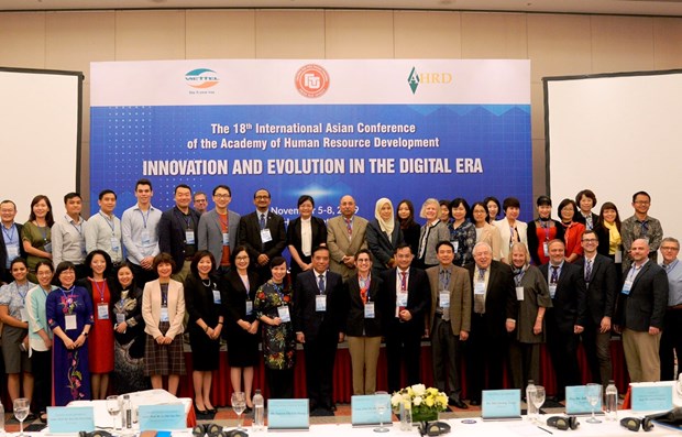 Представители из 17 стран обсудили развитие человеческих ресурсов в эпоху цифровых технологии ​ hinh anh 1