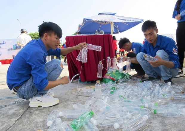 Туристическая отрасль Вьетнама решает задачу с пластиковыми отходами для своего устоичивого развития hinh anh 2