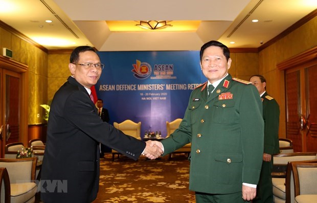 Министр обороны принял индонезииского военного чиновника hinh anh 1