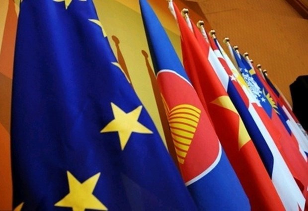 ЕС мобилизует более 900 млн. долл. США, чтобы помочь борьбе АСЕАН с COVID-19 hinh anh 1