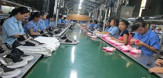 Текстильные и обувные компании ищут способы, чтобы пережить пандемию hinh anh 1