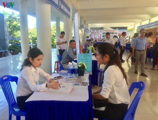 Ярмарка вакансии в Дананге привлекла более 1.000 студентов и работников hinh anh 1