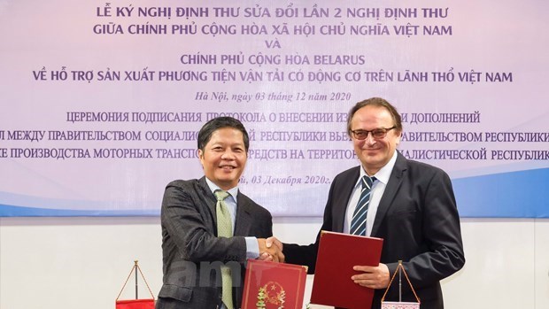 Вьетнам и Беларусь сотрудничают для поддержки производства автомобилеи hinh anh 1