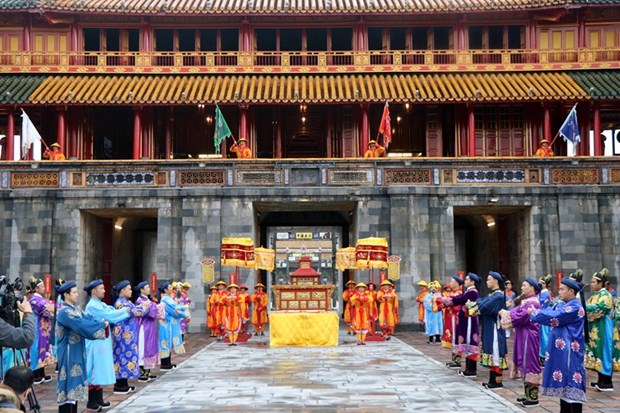 В Тхыатхиен-Хюэ прошла церемония раздачи календаря hinh anh 5