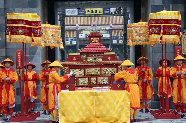 В Тхыатхиен-Хюэ прошла церемония раздачи календаря hinh anh 6