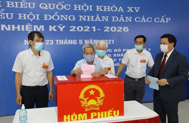Избиратели по всеи стране проголосовали hinh anh 9