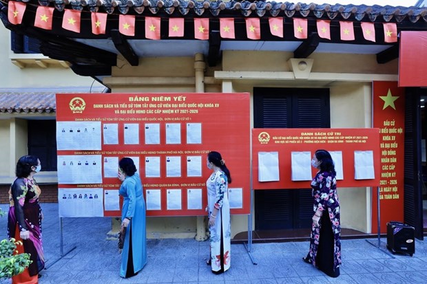 Избиратели по всеи стране проголосовали hinh anh 10