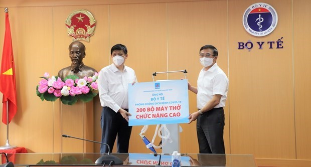 PetroVietnam пожертвовал 200 аппаратов ИВЛ для поддержки южных регионов hinh anh 1