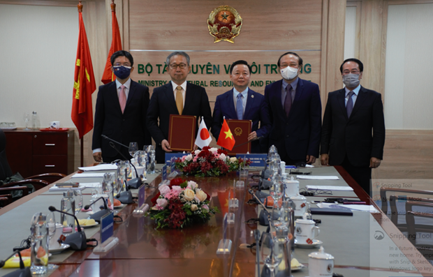 Вьетнам и Япония подписали МВ о низкоуглеродном росте hinh anh 1
