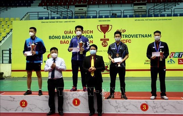Награждены победители чемпионата страны по настольному теннису 2021 года hinh anh 1