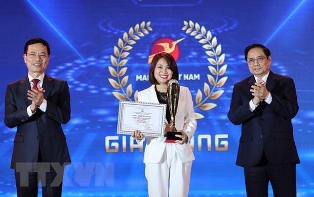 Объявлены победители конкурса “Сделаи во Вьетнаме” в рамках награды «Продукты цифровых технологии-2021» hinh anh 1