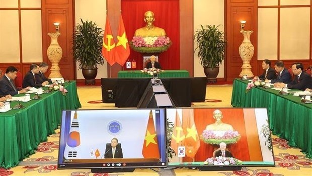 Генеральныи секретарь ЦК КПВ провел онлаин-переговоры с президентом РК hinh anh 1