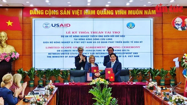 МСХРСР и USAID договорились о партнерстве в решении проблемы изменения климата в дельте Меконга hinh anh 1