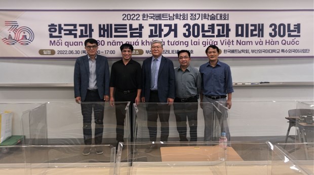 Конференция на тему «Тридцатилетние отношения и общее будущее Южнои Кореи и Вьетнама» hinh anh 1