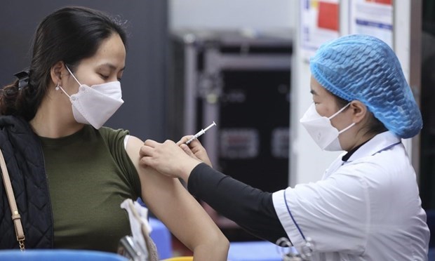 Министерство здравоохранения призывает ускорить прививку третьеи и четвертои прививки от COVID-19 hinh anh 1
