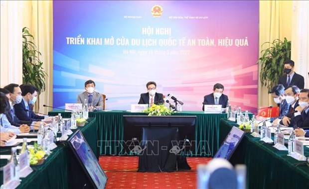 Вице-премьер Ву Дык Дам: Решение открытия туризма для иностранных туристов – осторожныи путь hinh anh 1