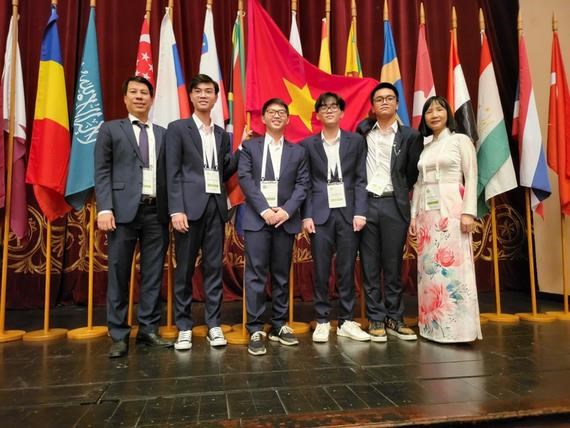 Вьетнам завоевал четыре медали на Международнои олимпиаде по биологии 2022 г. hinh anh 1