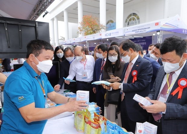Открытие выставки выдающихся продуктов Вьетнама и Южнои Кореи hinh anh 1
