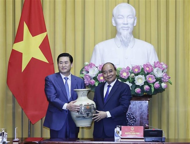 Президент Вьетнама принял делегацию южнокореиско-вьетнамскои ассоциации экономического и культурного обмена hinh anh 1