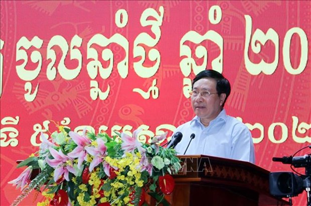 Вице-премьер СРВ Фам Бинь Минь принял участие во встрече по случаю кхмерского новогоднего праздника «Чол Чнам Тхмеи» hinh anh 1