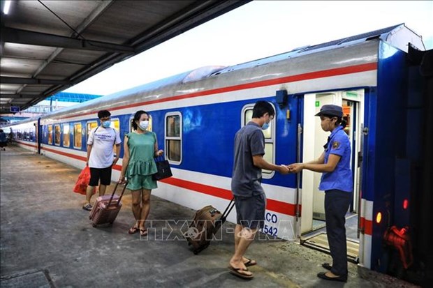 С cентября начнут ходить дополнительные поезда по маршруту Ханои-Лаокаи для обслуживание туров в городок Шапу. hinh anh 1