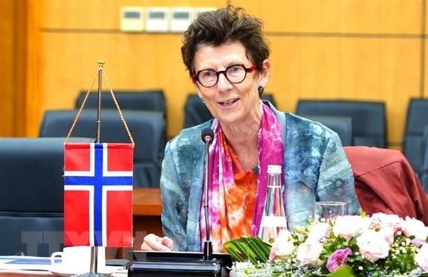 Посол Норвегии удостоена экологическои награды hinh anh 1