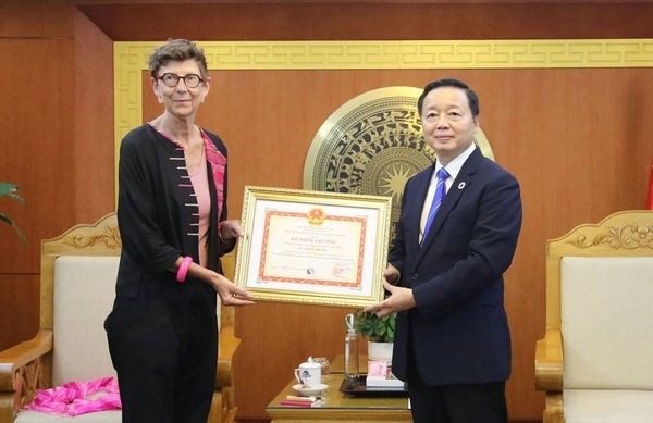 Посол Норвегии удостоена экологическои награды hinh anh 2