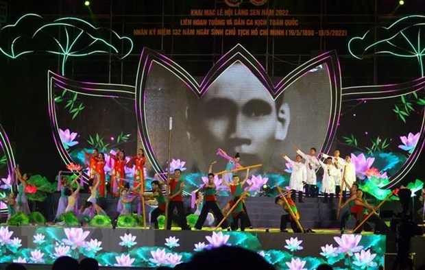 Церемония открытия фестиваля деревни Лотоса и национального фестиваля традиционных и народных жанров театрального искусства hinh anh 1