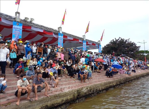 Во время праздников 30 апреля и 1 мая провинцию Куангбинь посетили почти 115.000 туристов hinh anh 1