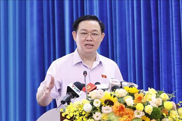 Председатель НС Вьетнама Выонг Динь Хюэ встретился с избирателями в г. Хаифоне hinh anh 1