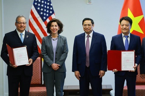 Вьетнамская и американская компании получили свидетельство о регистрации инвестиции в проект терминала СПГ hinh anh 1
