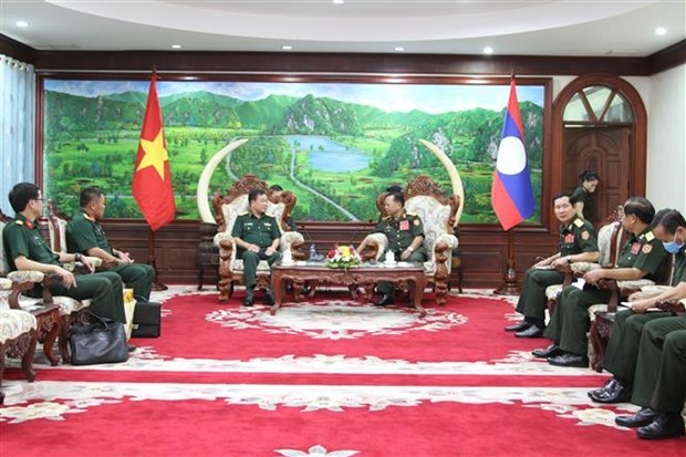 Вьетнамско-лаосские отношения через фотовыставку, организованную Министерством обороны Лаоса hinh anh 1