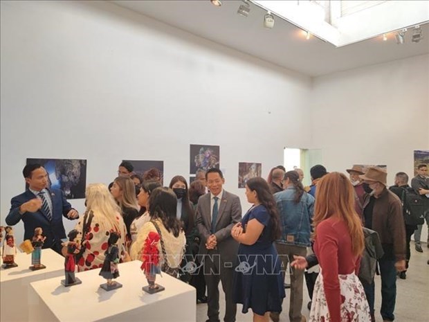 Продвижение культуры и туризма, открытие фотовыставки, посвященнои Вьетнаму, в Венесуэле hinh anh 1