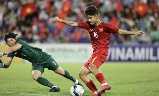 Футбол: Вьетнам выиграл путевку в финал Кубка Азии-2023 до 17 лет hinh anh 1
