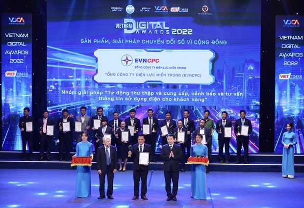Состоялась церемония вручения вьетнамскои премии «Цифровая трансформация-2022» hinh anh 1