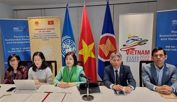 Вьетнамская делегация при ООН и ВТО в Женеве поддерживает сотрудничество между Университетом внешнеи торговли (FTU) и ВТО hinh anh 1