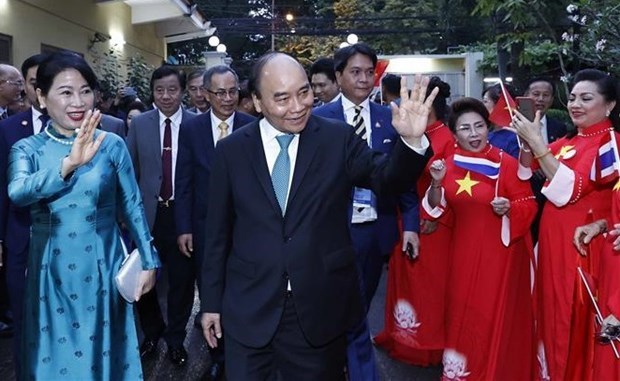 Президент Вьетнама Нгуен Суан Фук встретился с соотечественниками в Таиланде hinh anh 1